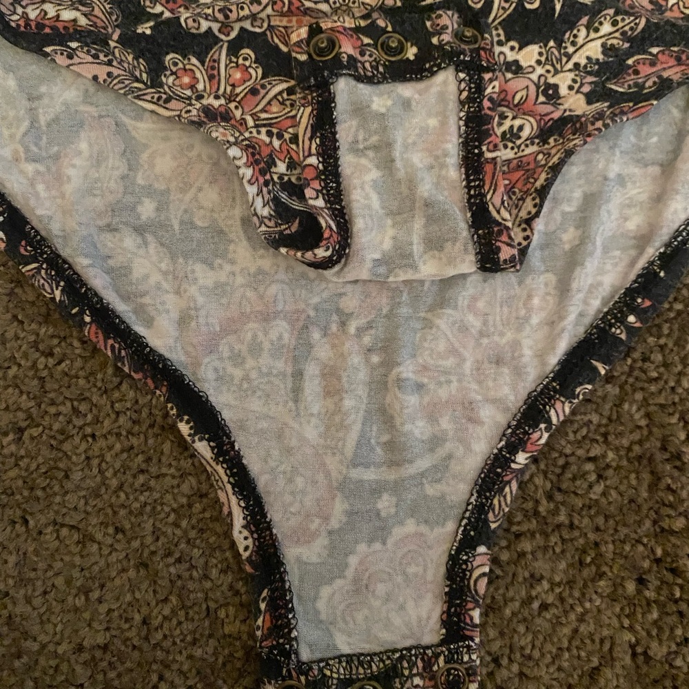 Cute cold shoulder 👀brown palsy bodysuit extremely cute. - Picture 6 of 9